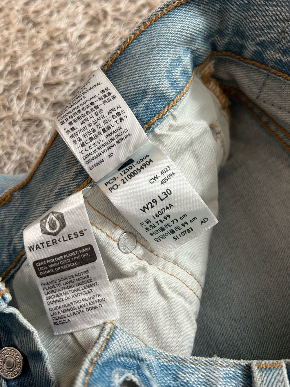 Women’s Levi’s 501 Light Wash Distressed Denim Jeans Waist 29” Length 30” - Picture 6 of 7